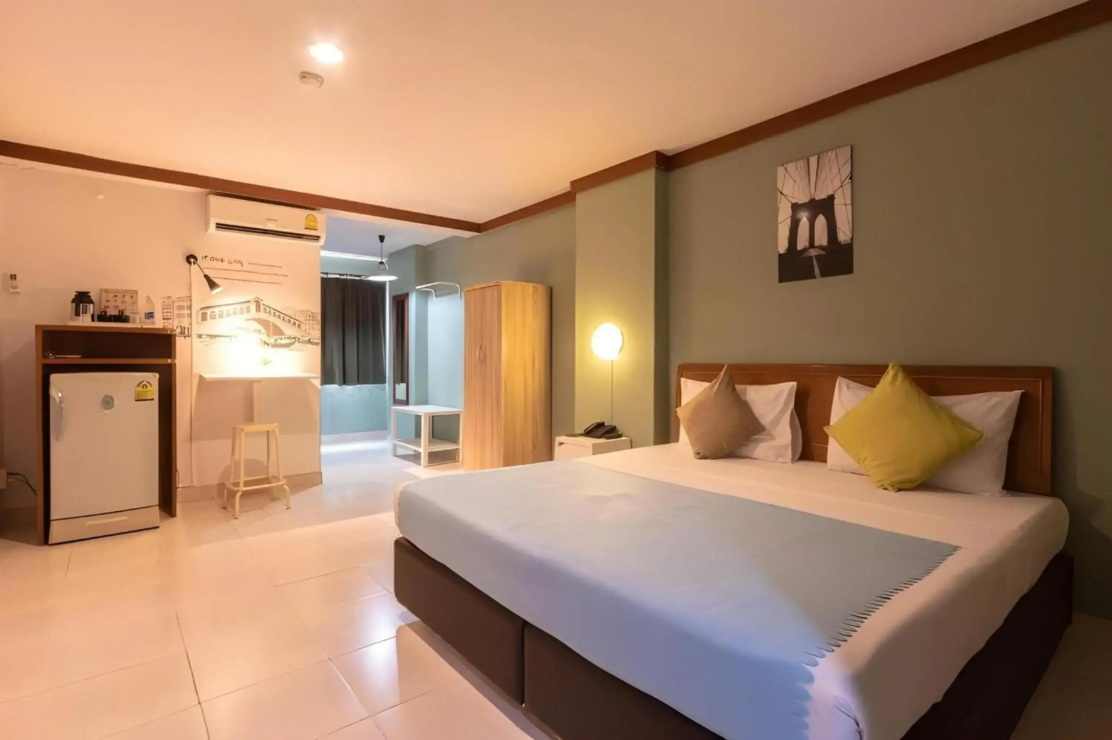 Photo - Collection O Howard Square Boutique Hotel
