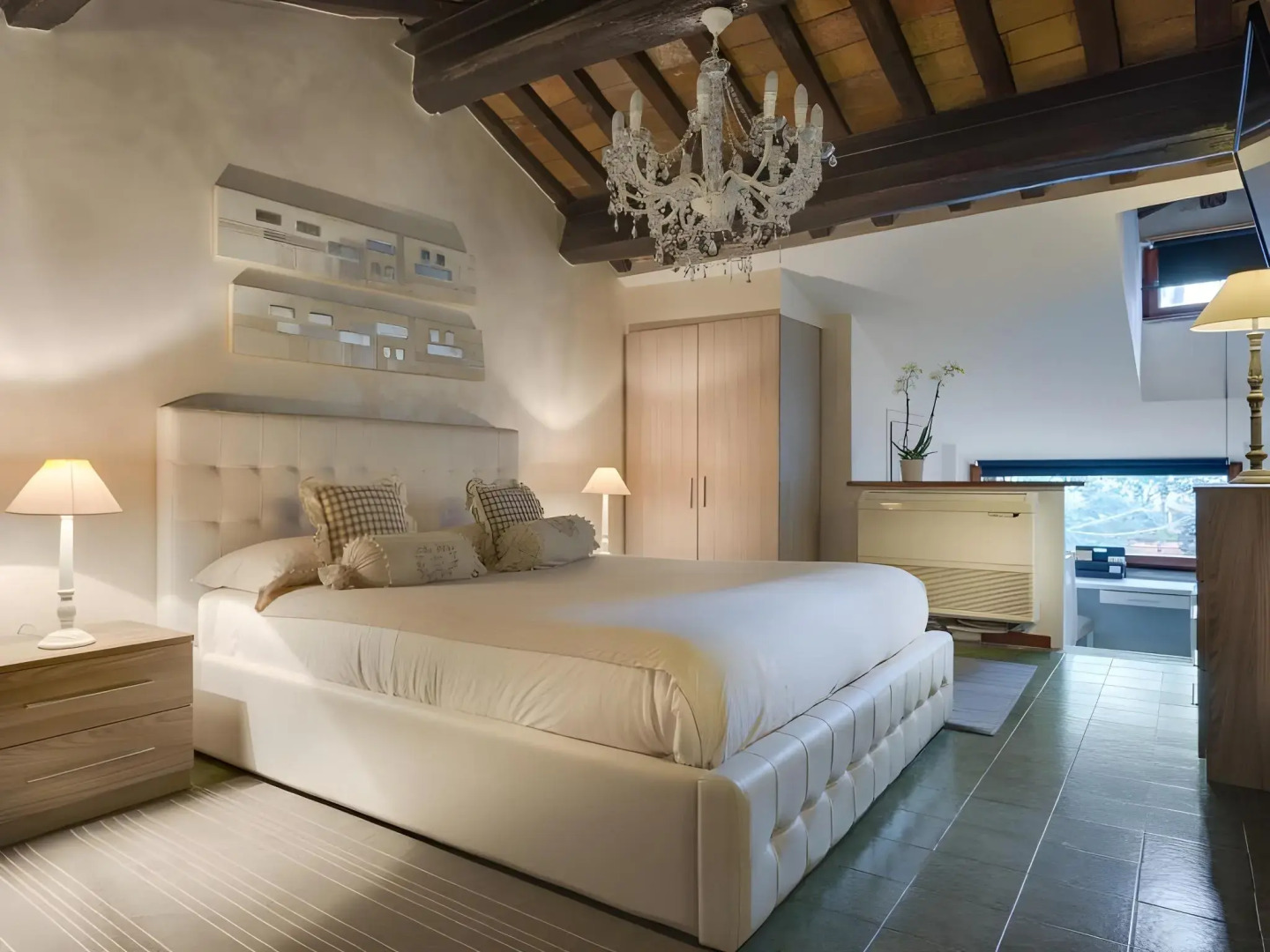 Photo - Tritone Top House