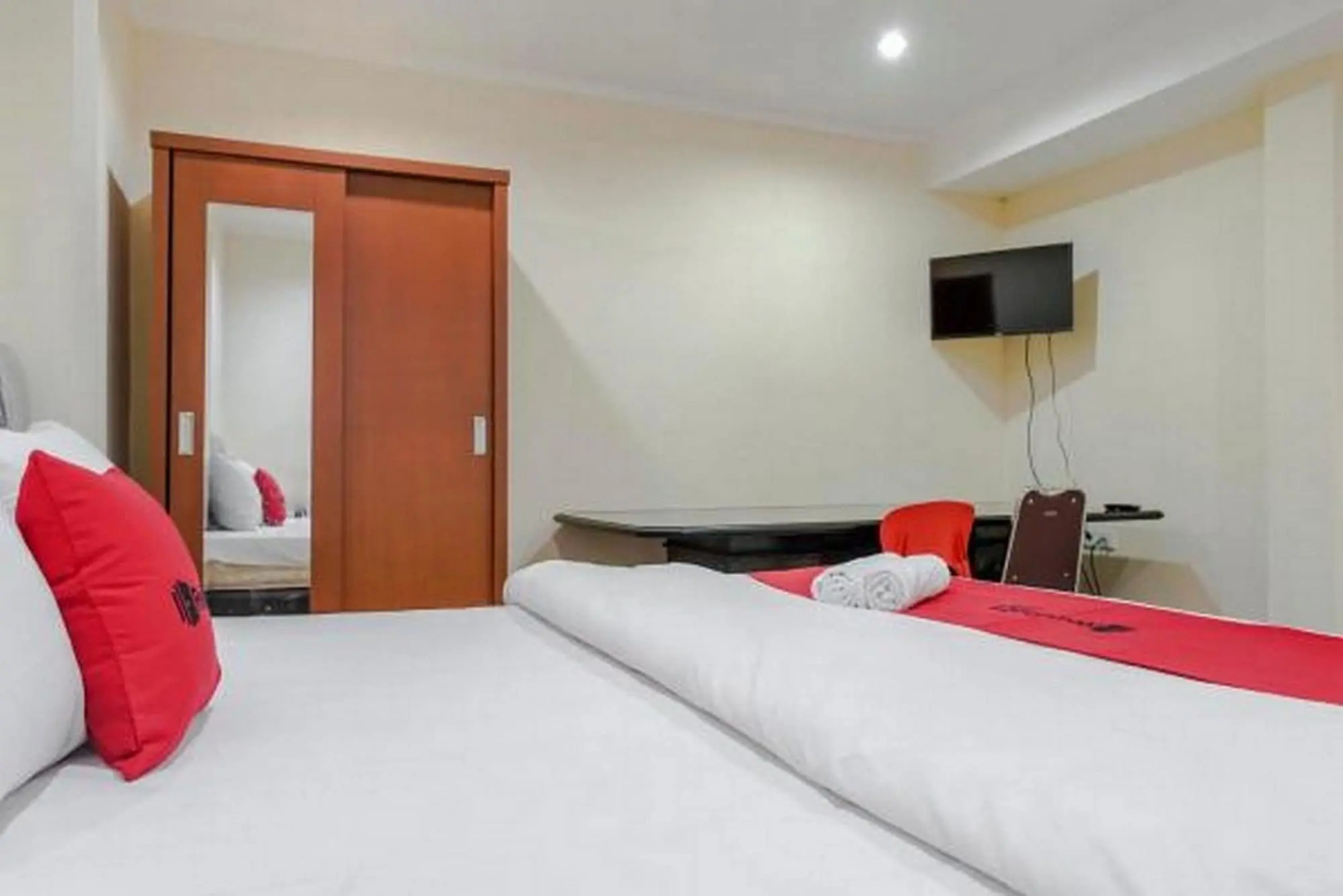 Photo - RedDoorz @ Jalan Biak Roxy Jakarta