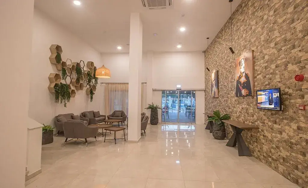 Photo - Bohemian Gardens Hotel