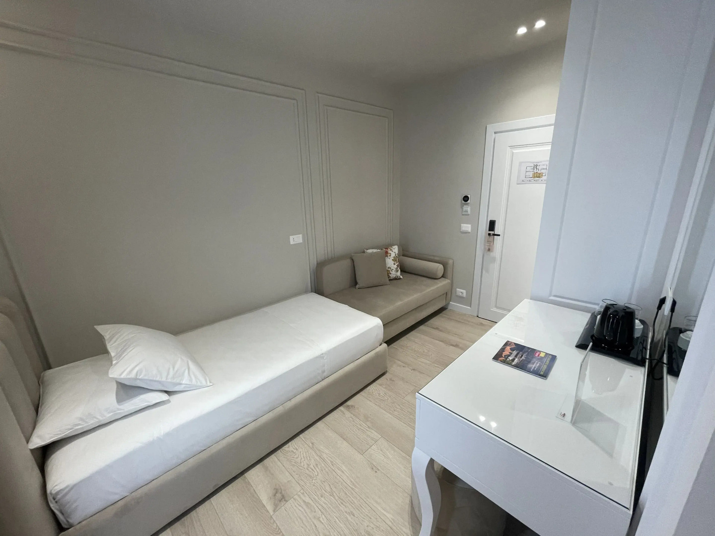 Photo - Seaside Hotel