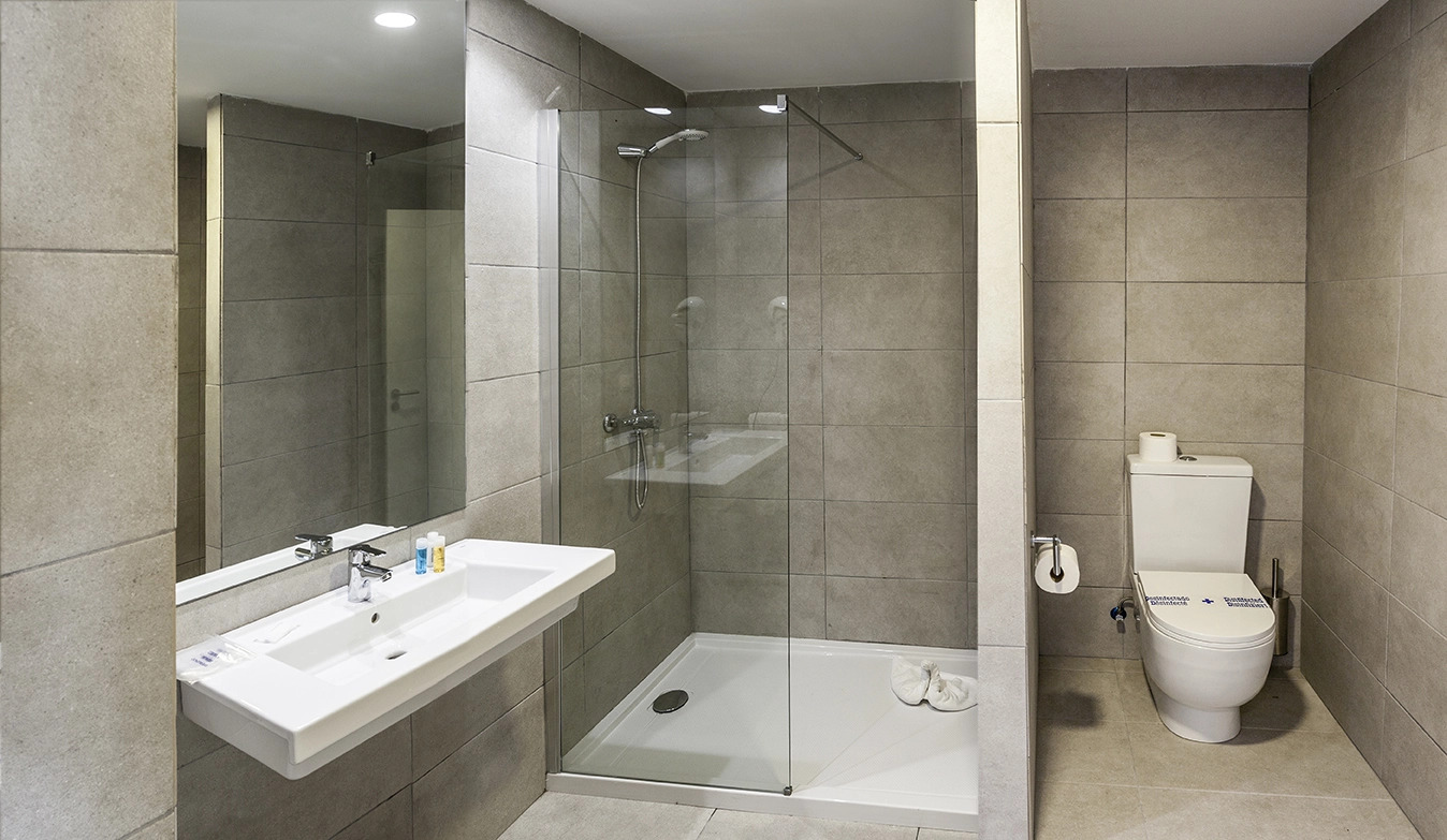 Photo - Akeah Broncemar