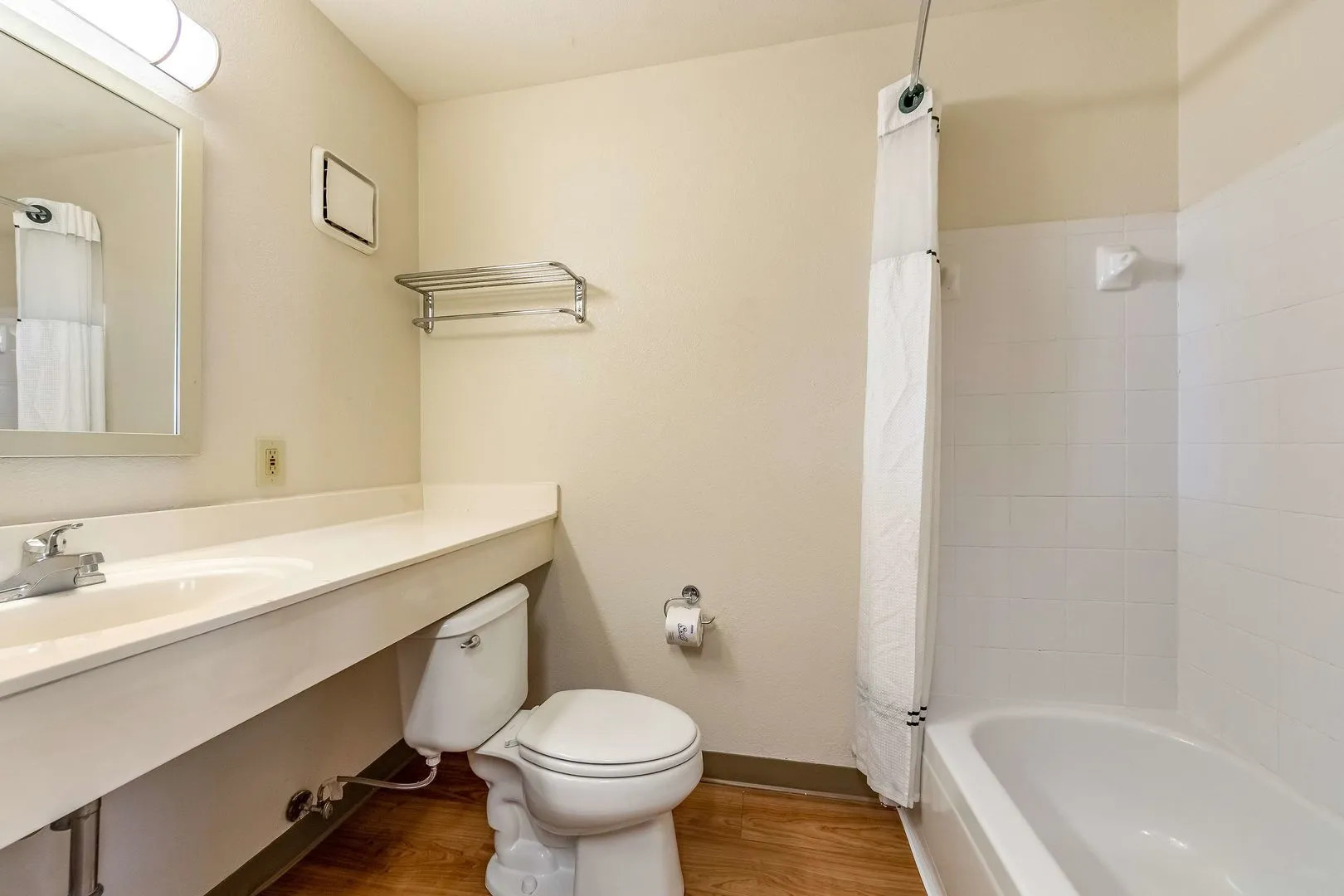 Photo - HomeTowne Studios by Red Roof Dallas - North Addison - Tollway