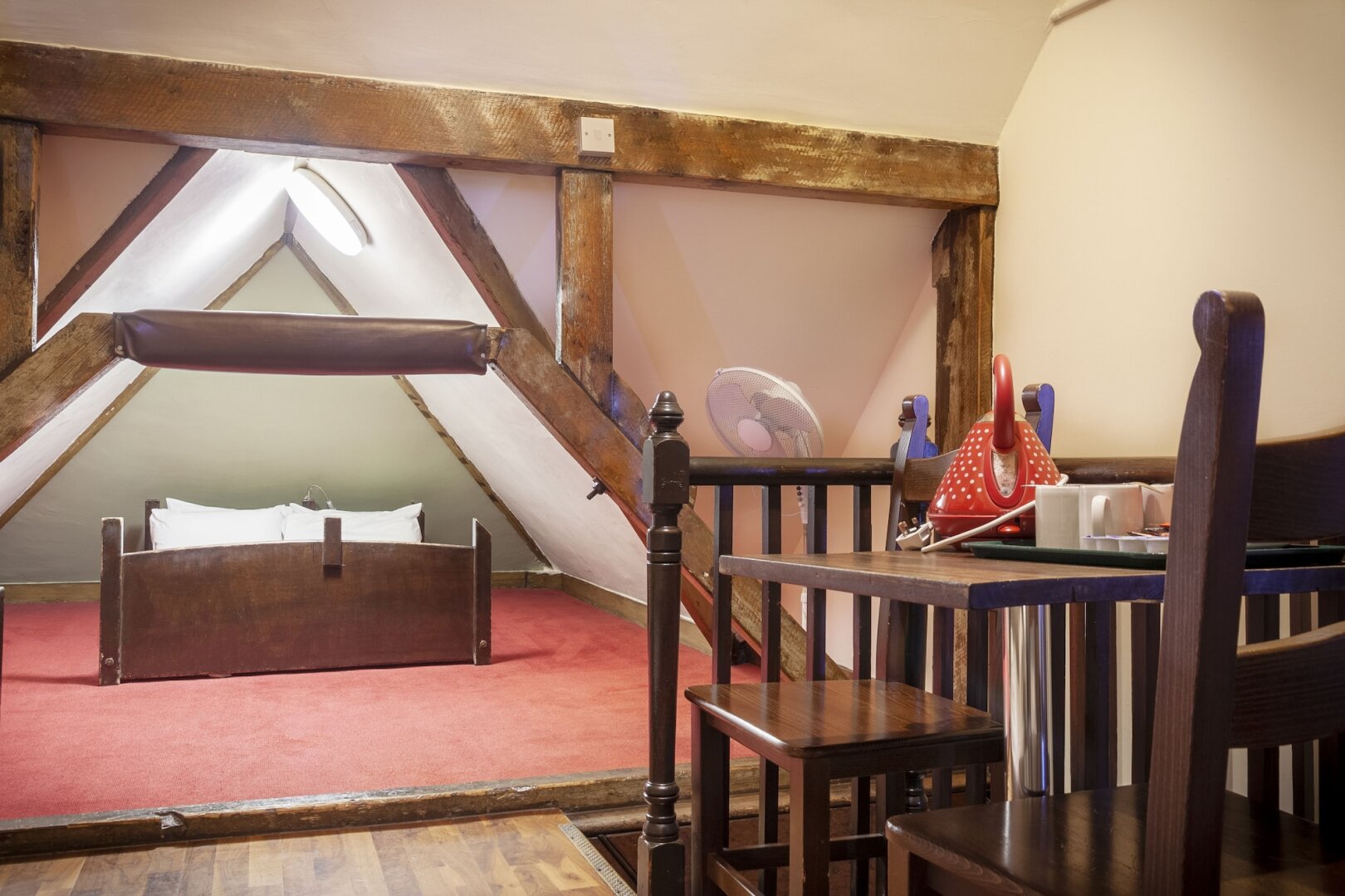 Photo - Palmers Lodge Swiss Cottage