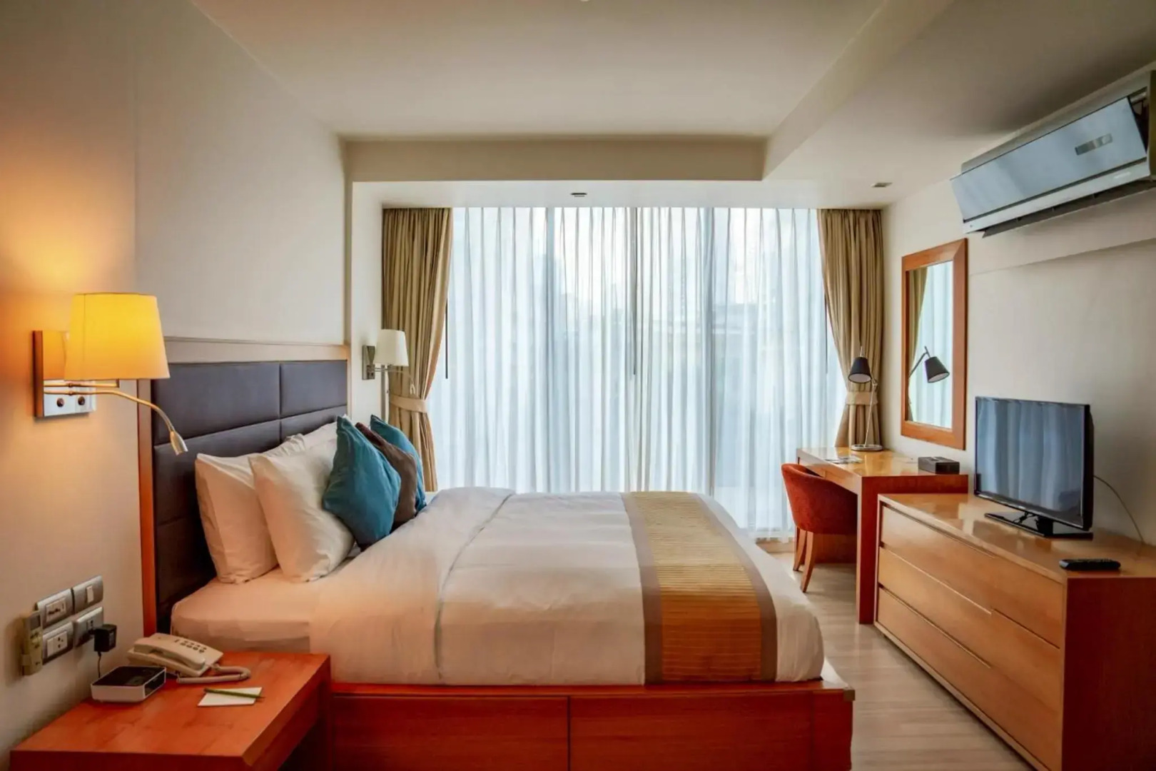 Photo - Oakwood Residence Sukhumvit 24 Bangkok