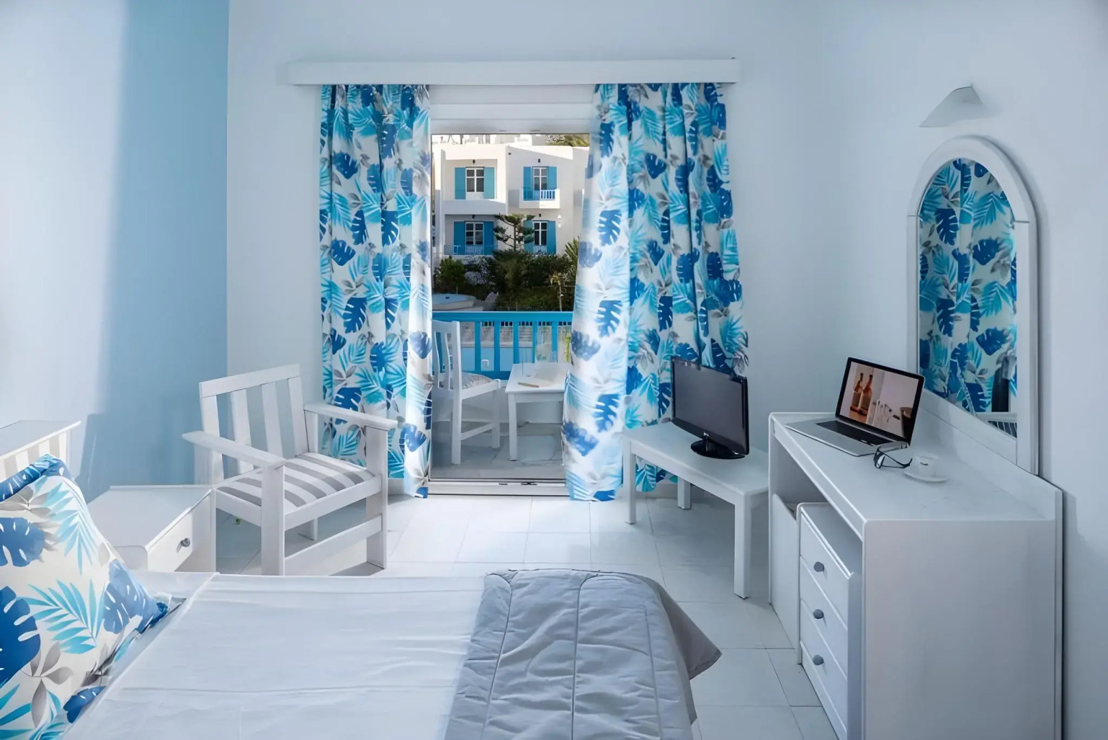 Photo - Mykonos Kosmoplaz Beach Resort Hotel