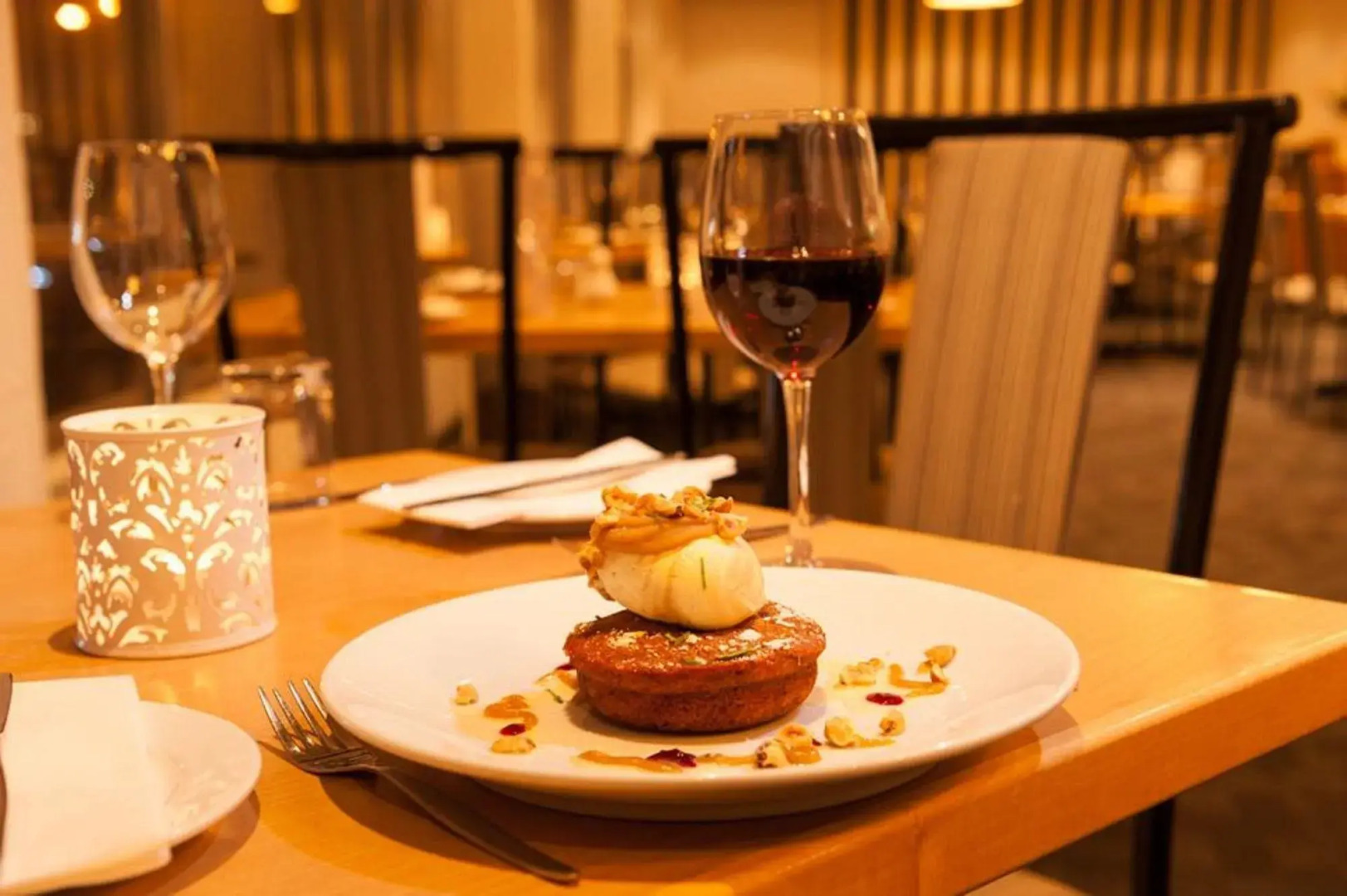 Photo - Bay Plaza Hotel