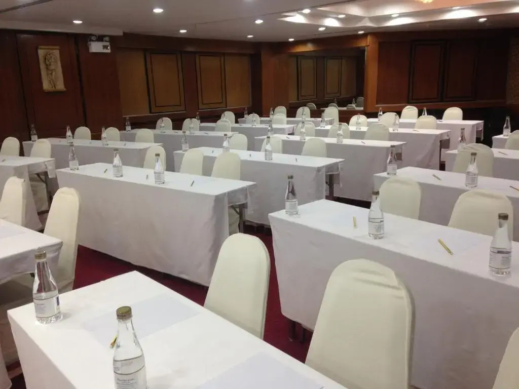 Photo - Summit Pavilion Hotel