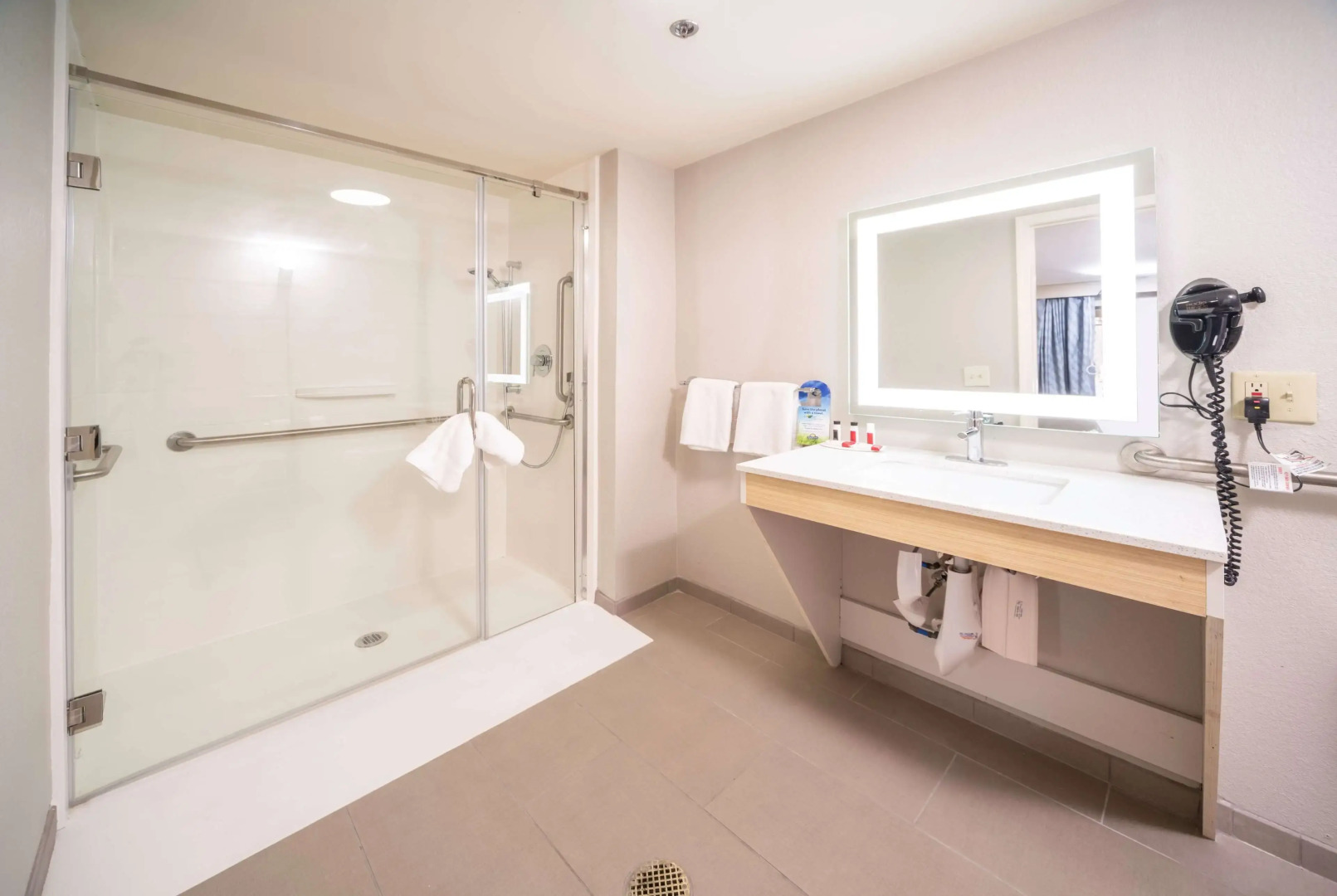 Foto - Days Inn by Wyndham Atlanta Stone Mountain