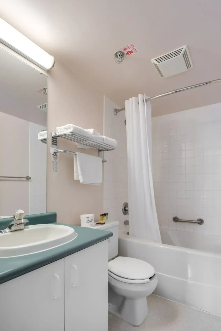 Photo - Hotel Willo (formerly YWCA Hotel Vancouver)