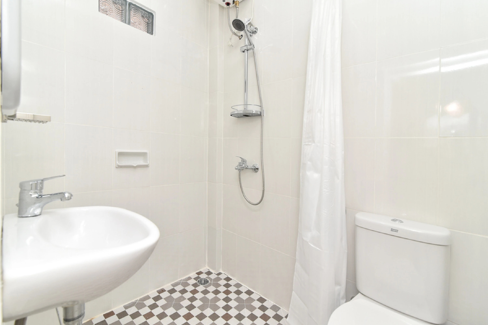 Photo - RedDoorz Plus near Jalan Imam Bonjol Denpasar