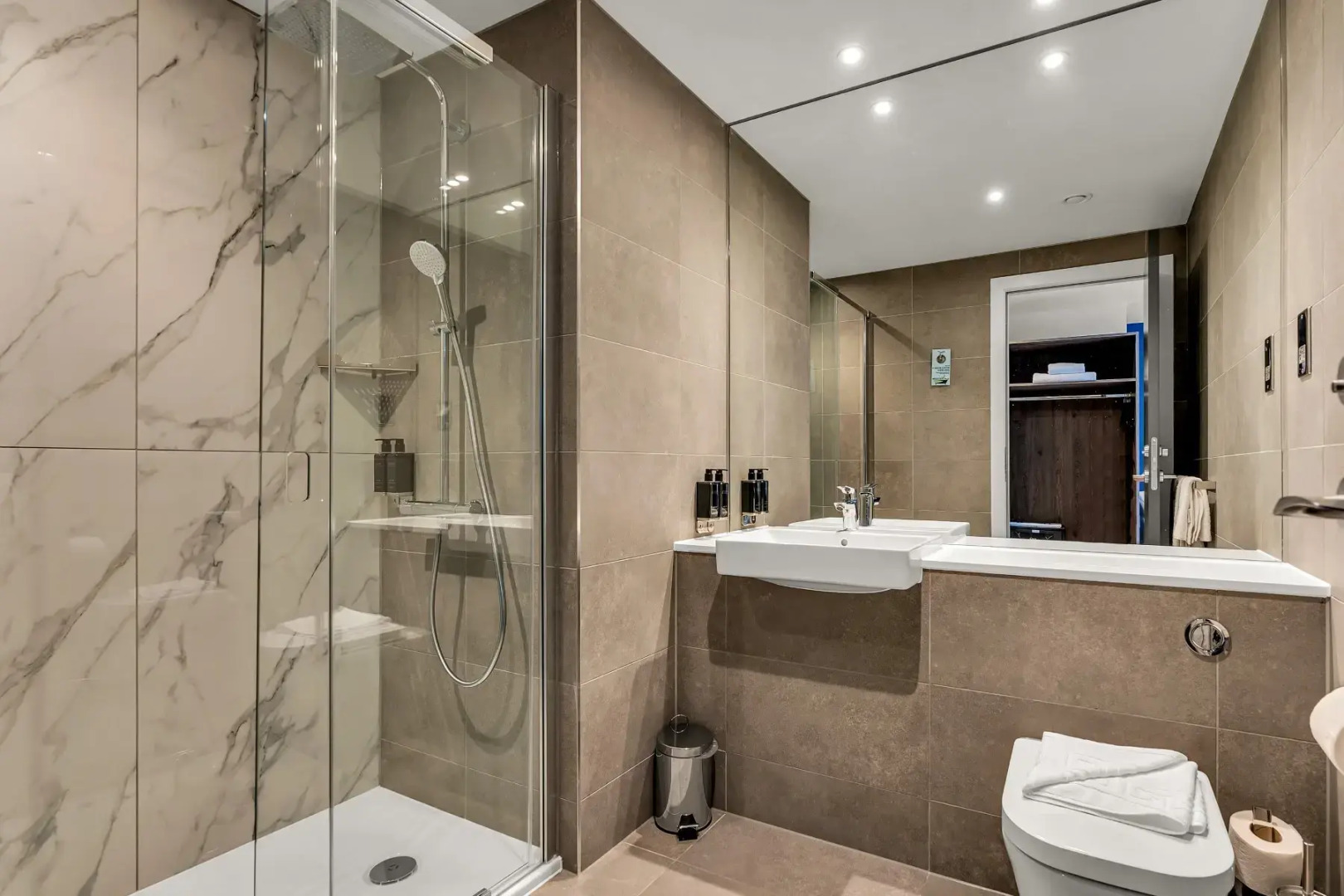 Photo - Roomzzz Edinburgh