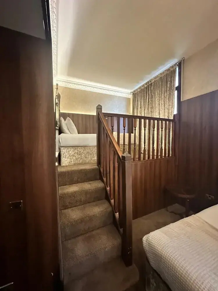 Photo - White Star Line Hotel