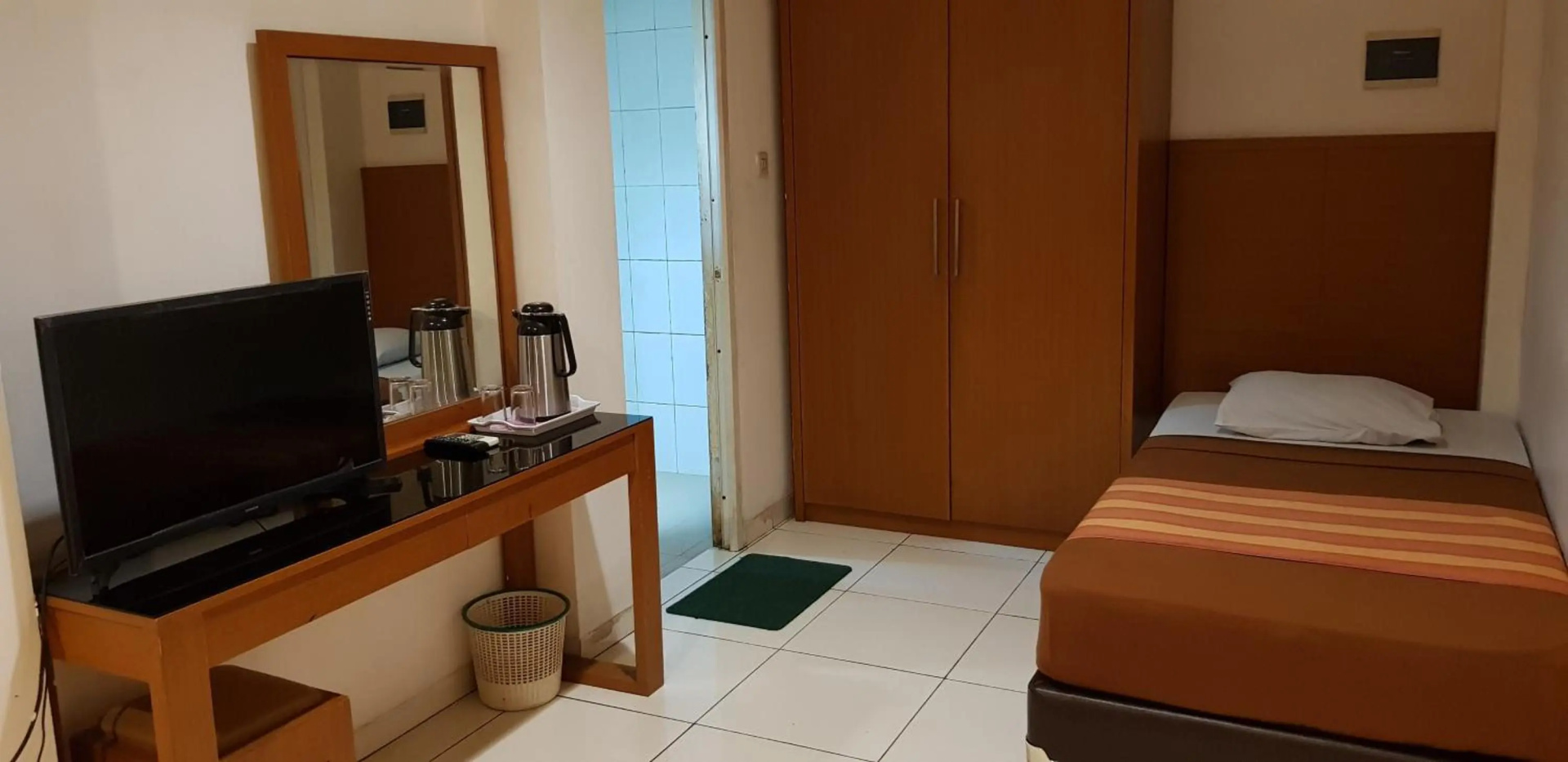 Photo - Hotel DeQur Jakarta Kota