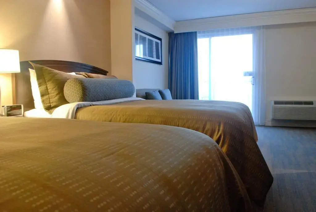 Photo - Sandman Signature Toronto Airport Hotel