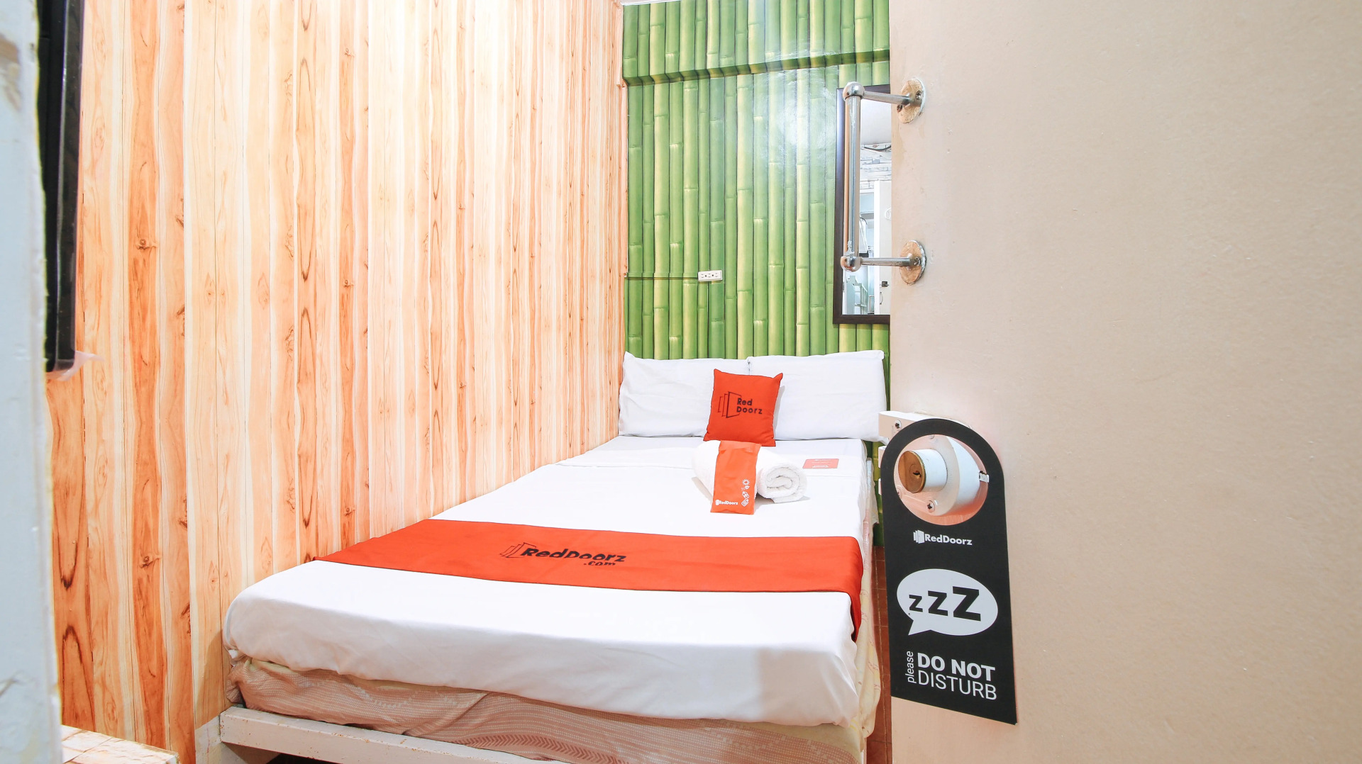 Photo - RedDoorz near OWWA Pasay