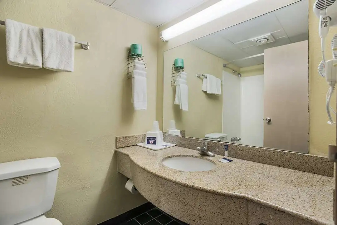 Photo - Americas Best Value Inn Tulsa at I-44