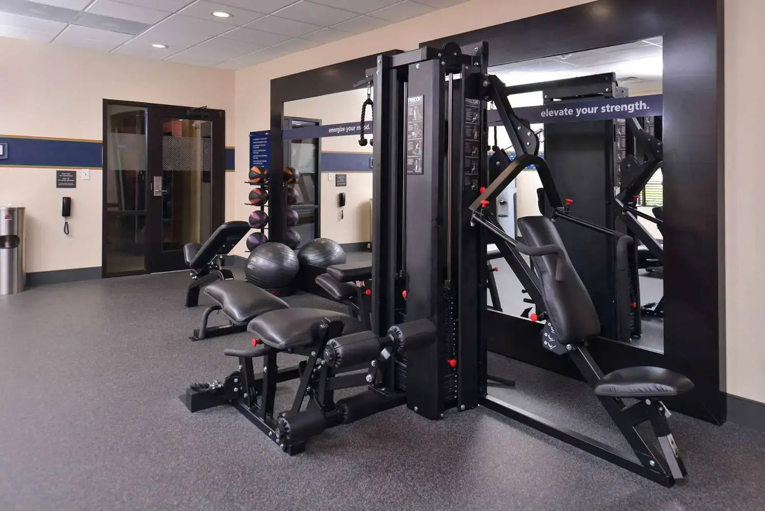 Photo - Hampton Inn & Suites Dallas Market Center
