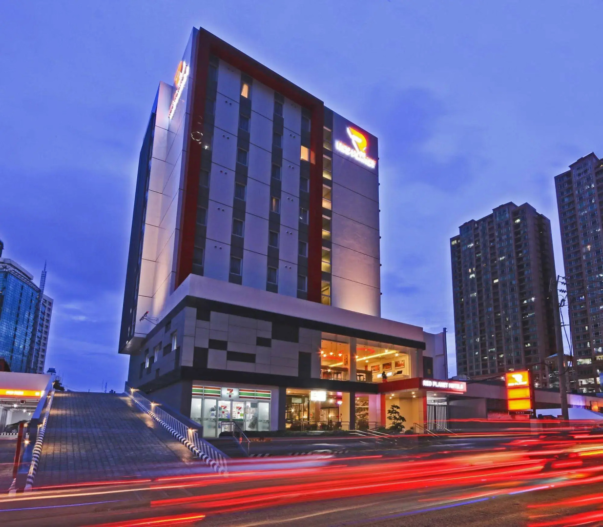 Foto - Red Planet Makati Amorsolo