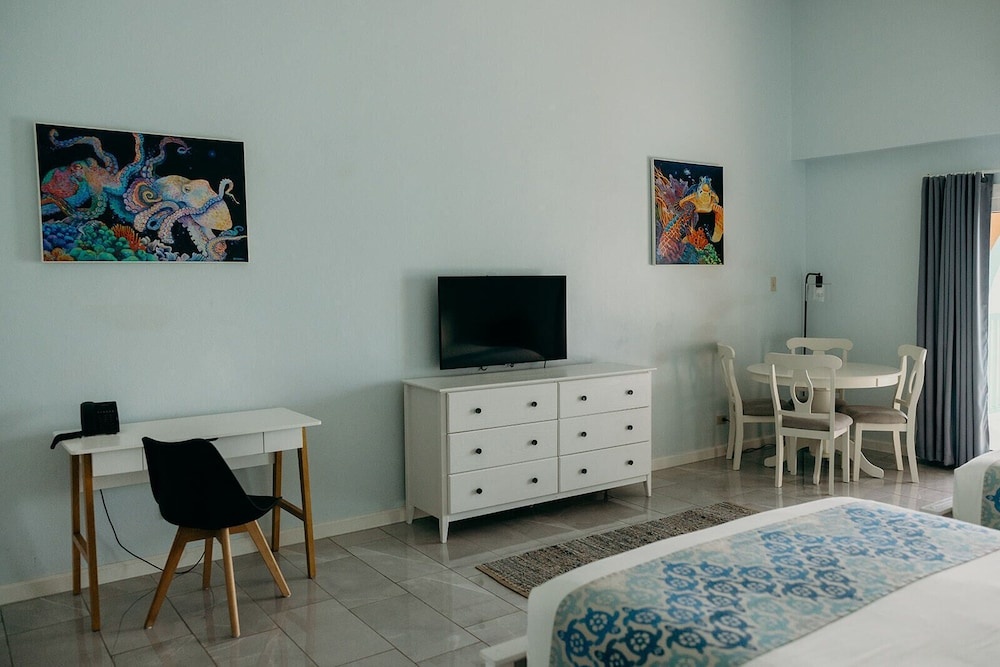 Grapetree Bay Hotel & Villas