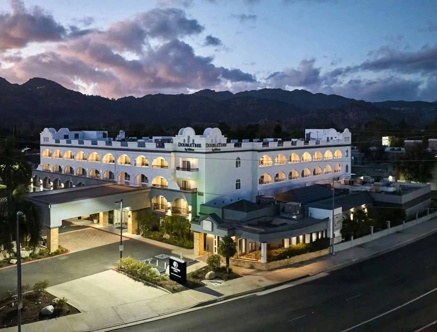 Foto - DoubleTree by Hilton Chatsworth