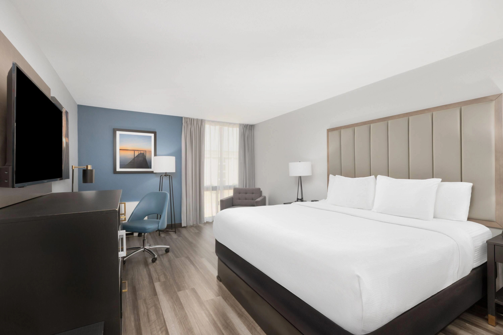Photo - La Quinta Inn & Suites by Wyndham Dallas I-35 Walnut Hill Ln