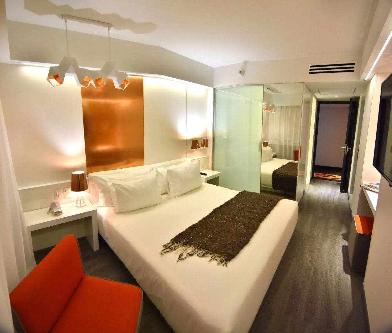 Foto - 45 by Director