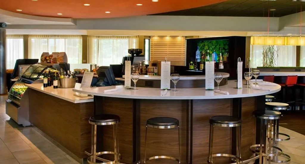 Foto - Courtyard by Marriott Newark Liberty International Airport