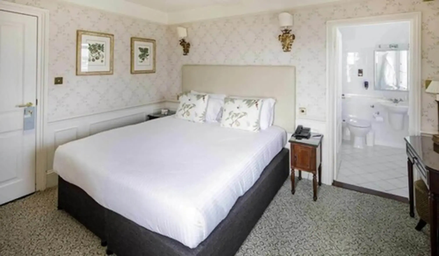 Photo - Somerville Hotel