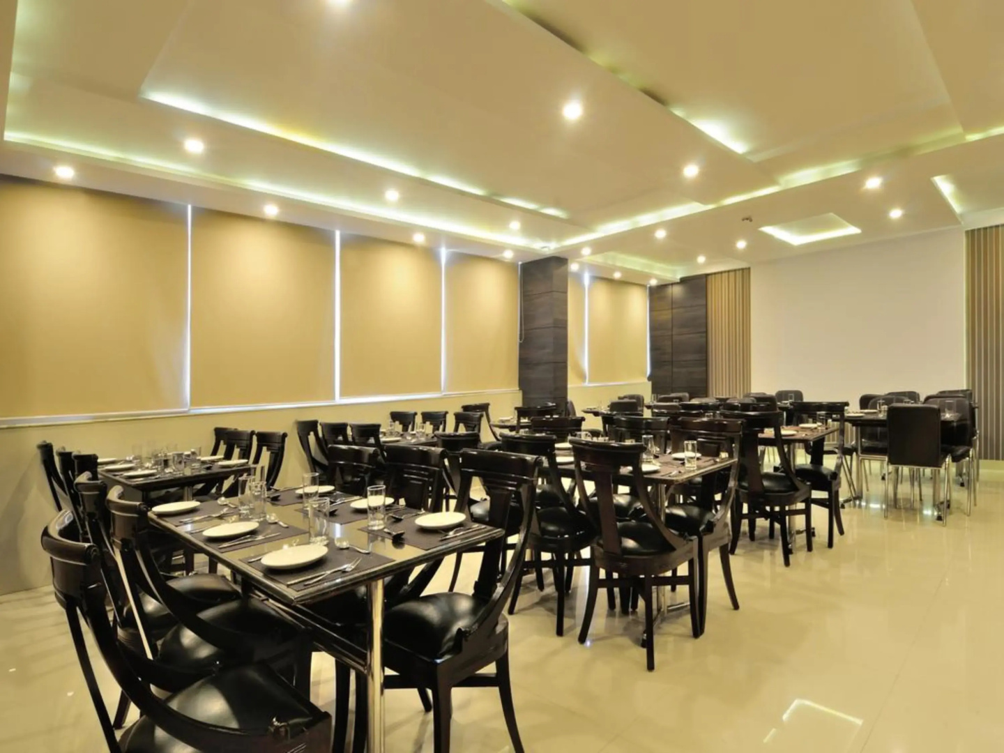 Foto - Hotel Sky Rich International -Near to Famous Karol Bagh Market & Metro Station