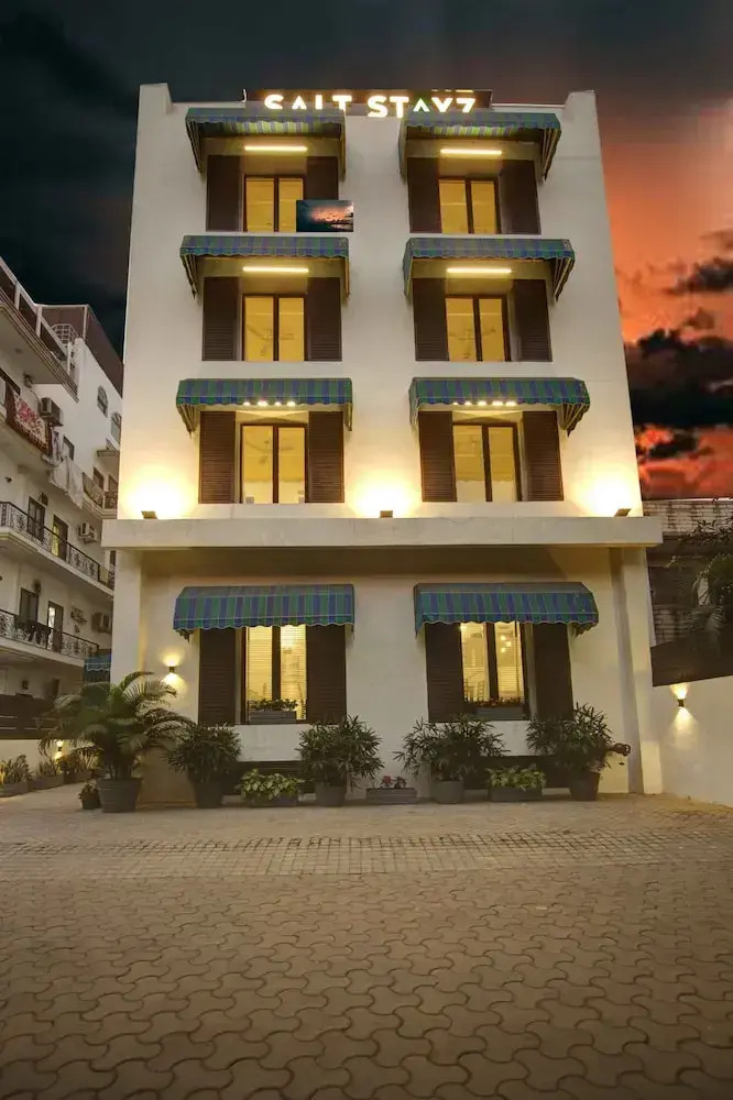 Photo - Saltstayz Select - Nehru Place & New Friends Colony
