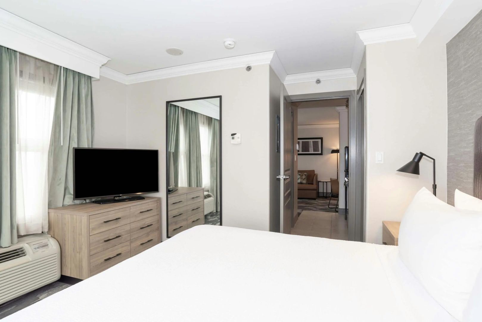 Photo - Sandman Signature Toronto Airport Hotel
