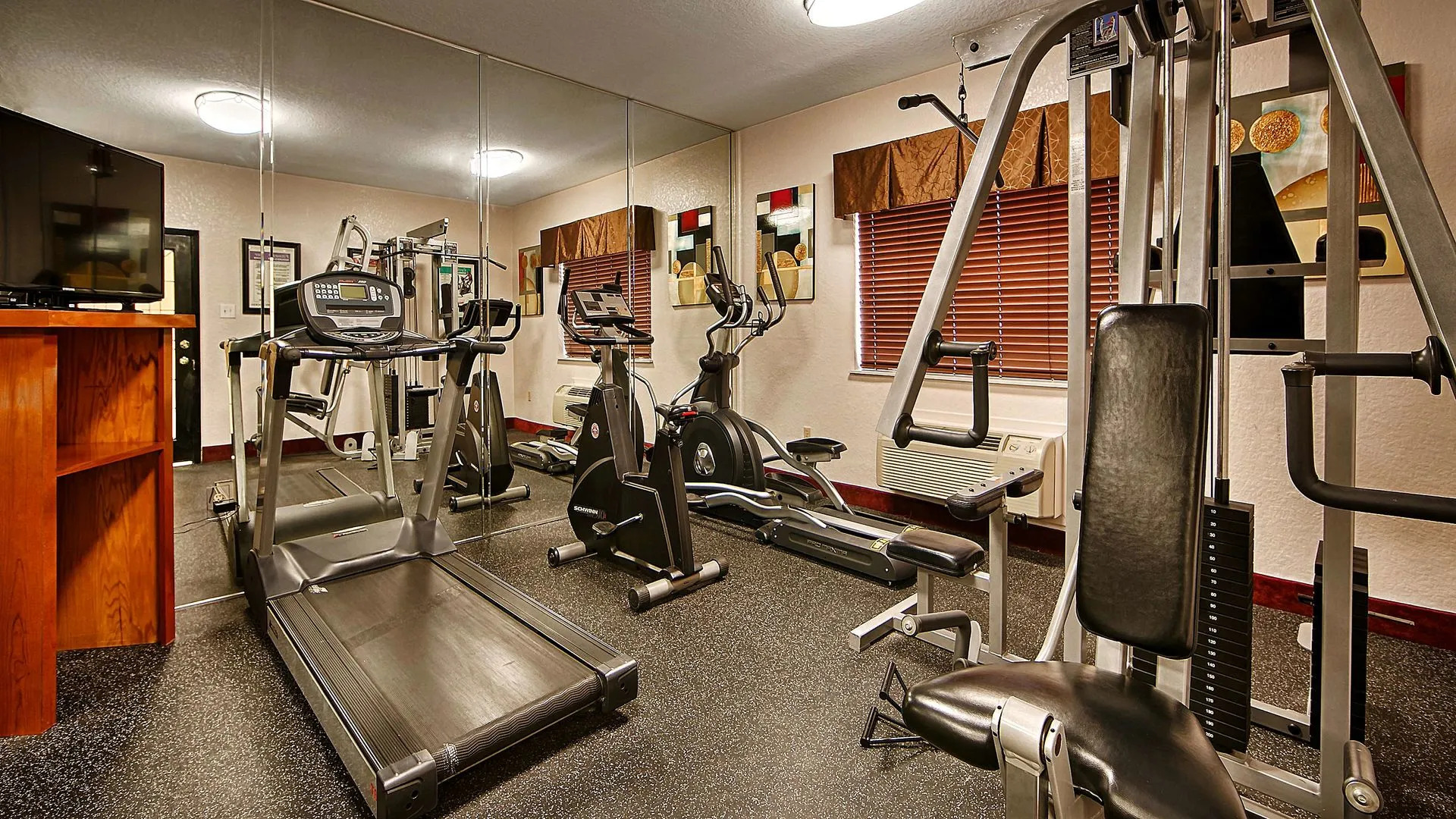 Photo - Best Western Plus Northwest Inn & Suites