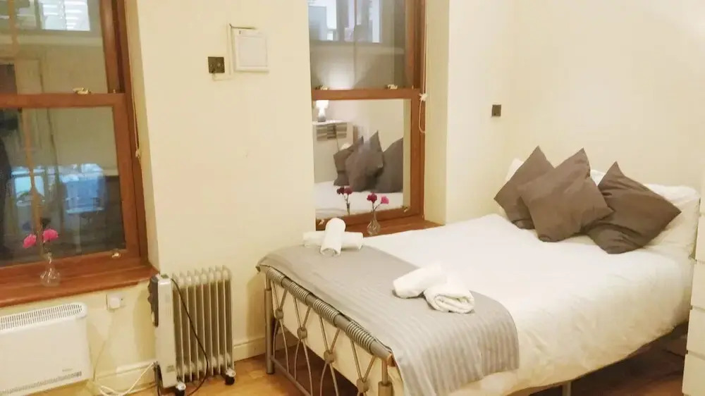 Foto - White's Row Resident