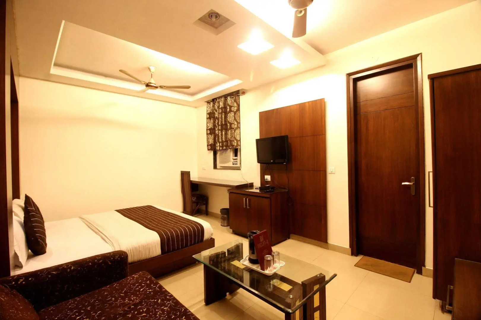 Photo - Hotel Vanson Villa, City Centre - With Free Airport & Train Station Pickup