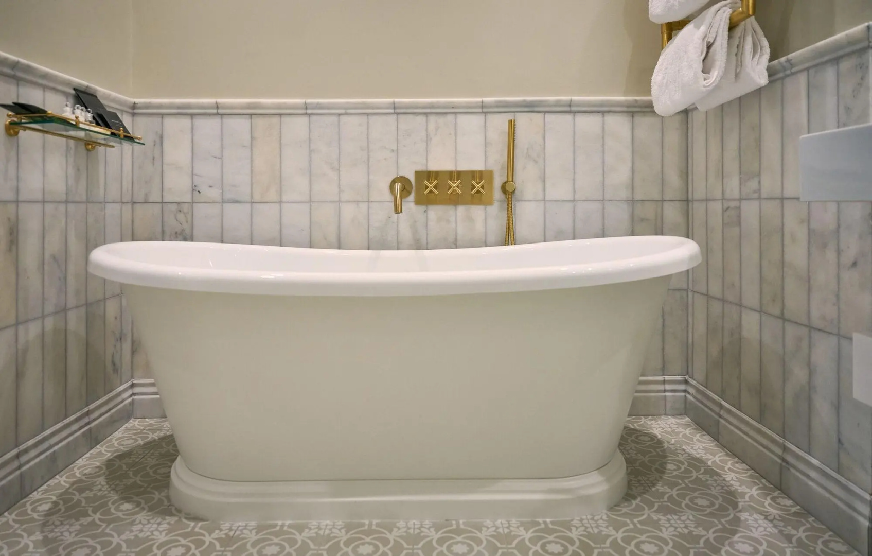 Photo - Tophams Hotel