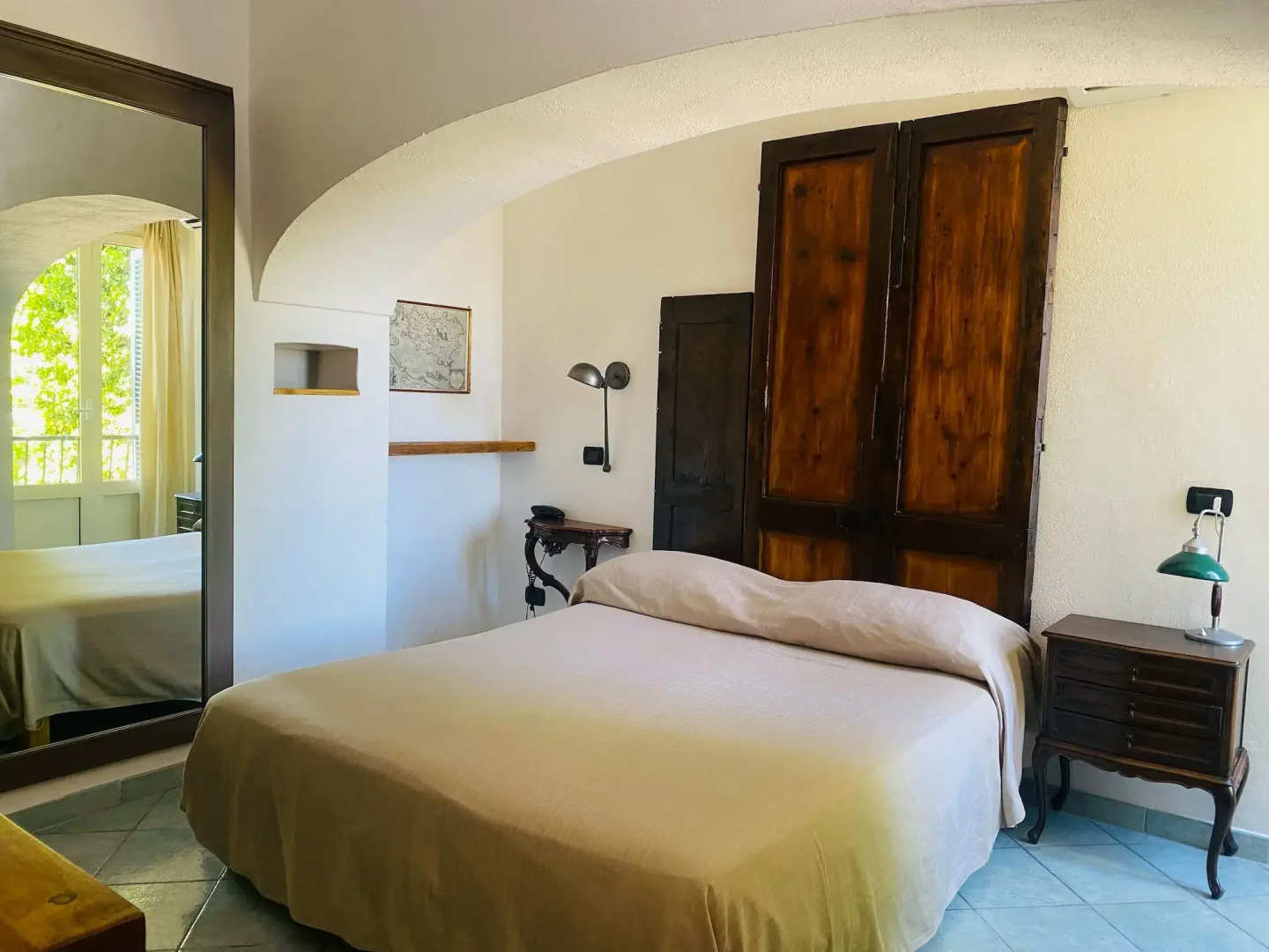 Foto - Black Market Hotel