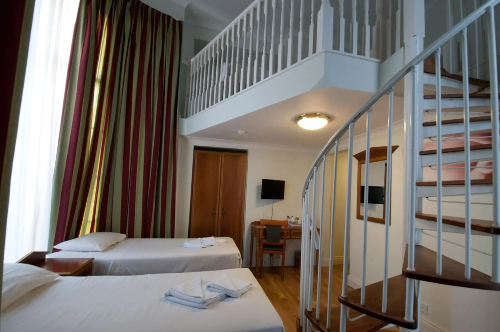 Photo - Royal Eagle Hotel