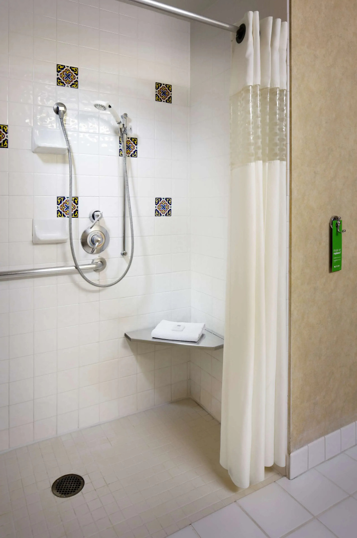 Photo - Hampton Inn San Diego Del Mar