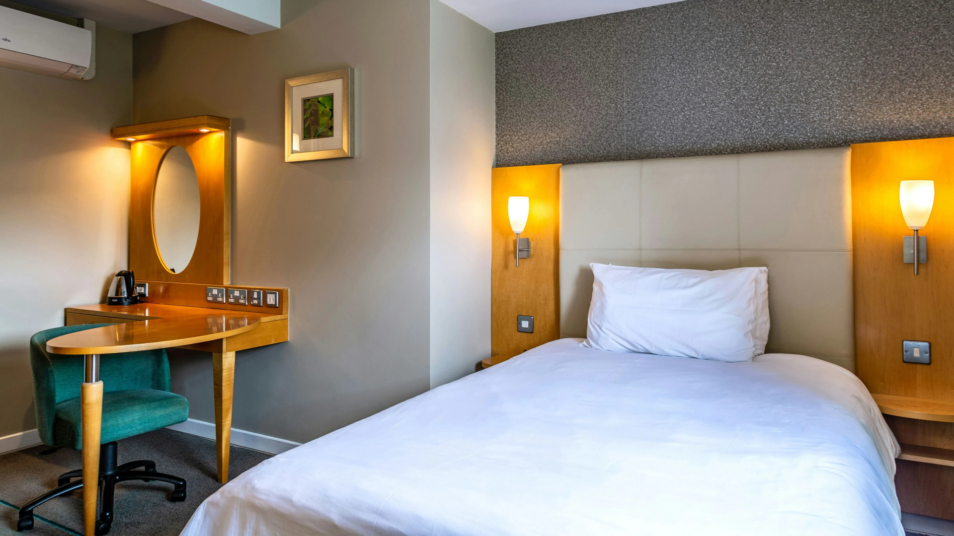Photo - The Lensbury Resort