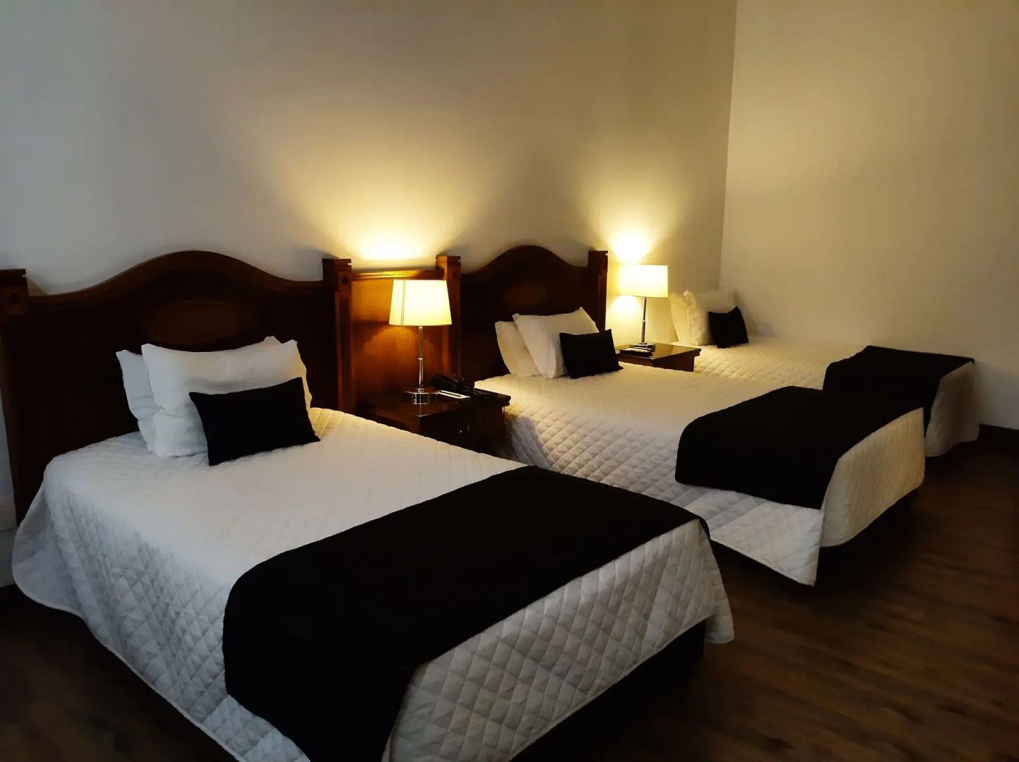 Photo - Johnscher by SJ - San Juan Curitiba