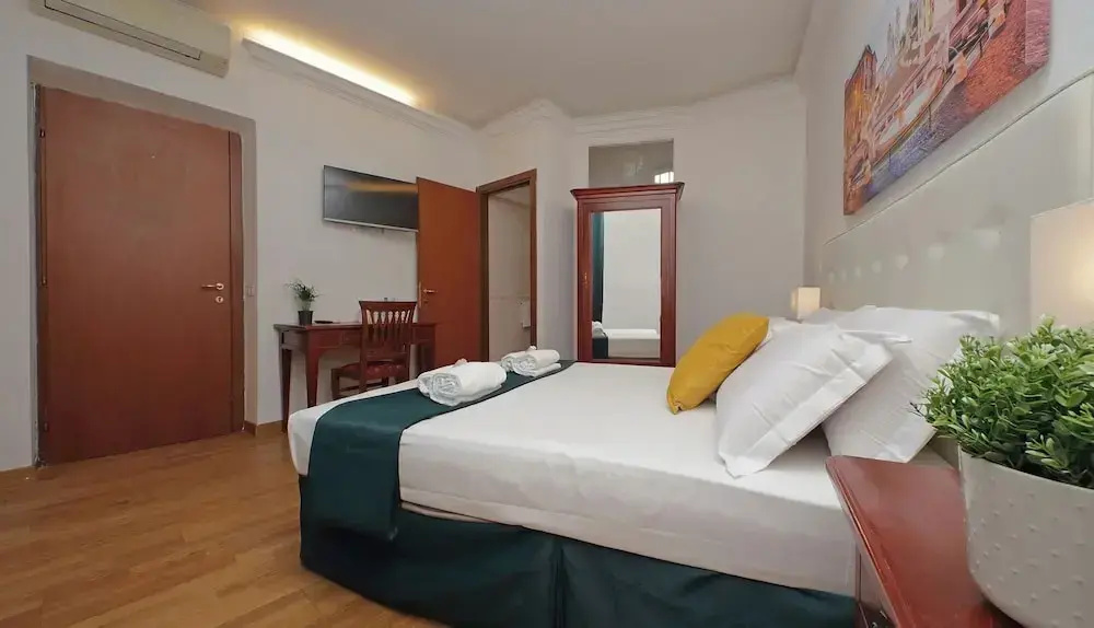 Photo - Romulus Rooms by Hostand