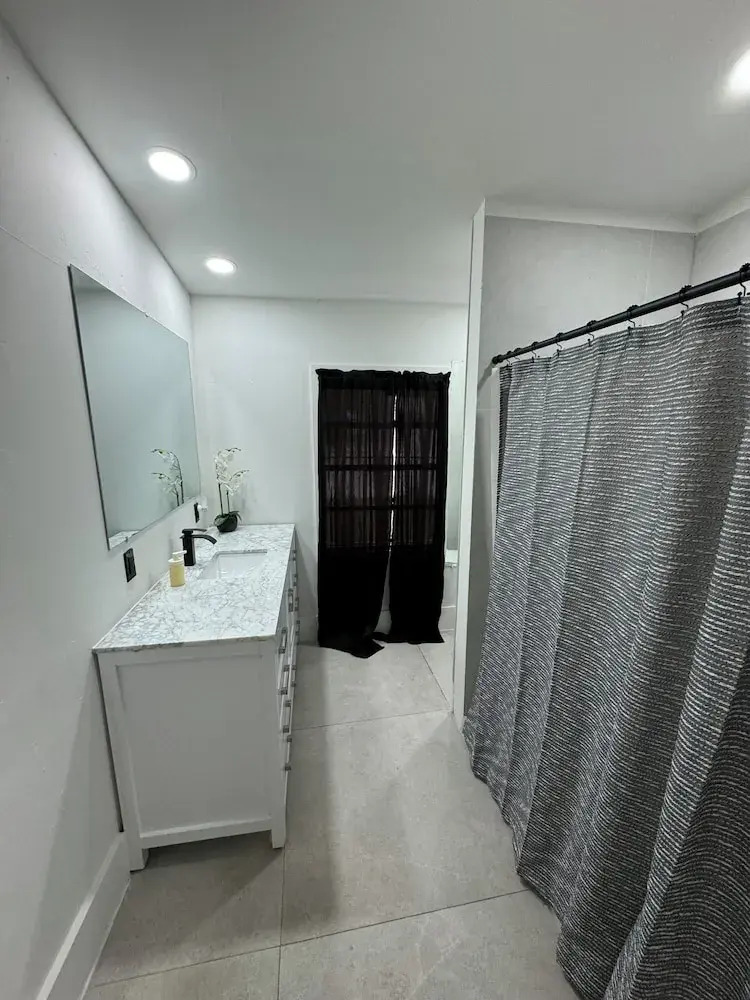 Photo - Safari Wynwood