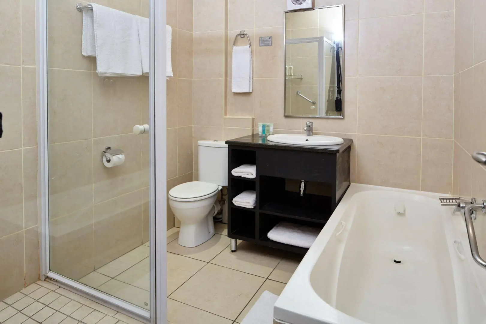 Foto - First Group Riviera Suites