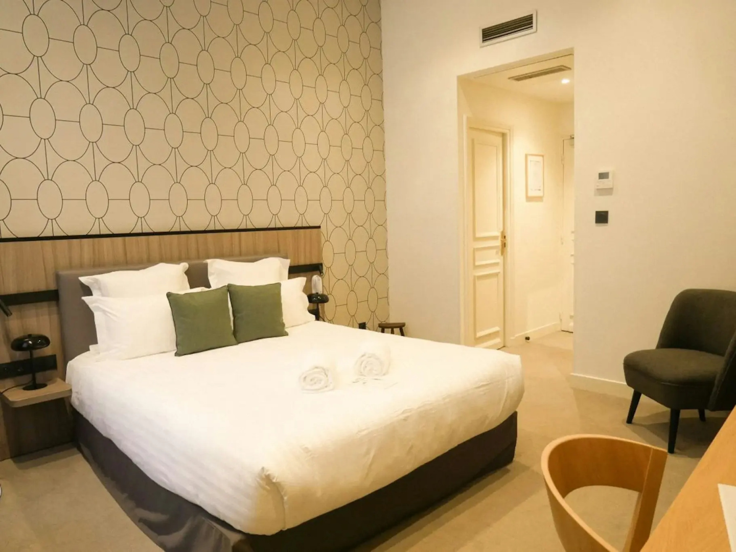 Photo - Le Phenix Hotel