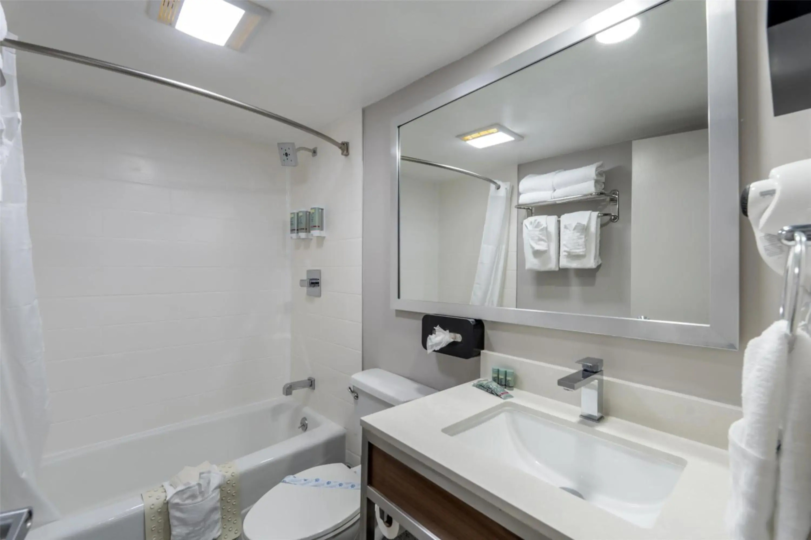 Photo - Best Western Airport Plaza Hotel – LAX  Airport LA Stadium