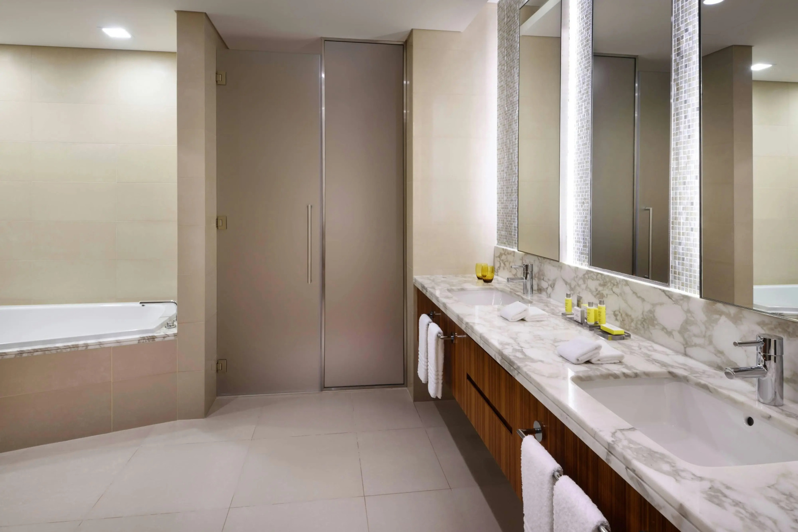 Photo - Marriott Hotel Downtown, Abu Dhabi