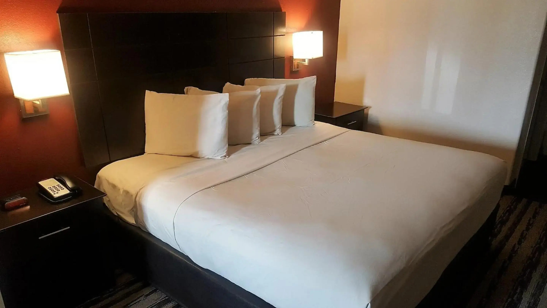 Photo - Red Roof Inn & Suites Houston – Humble/IAH Airport