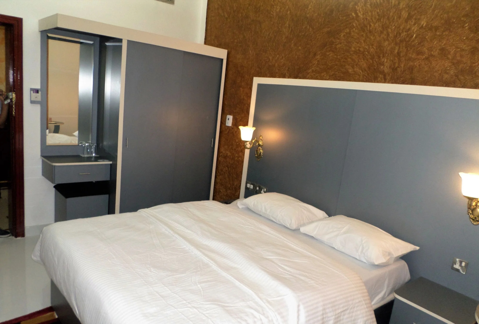 Photo - Concorde Inn Hotel