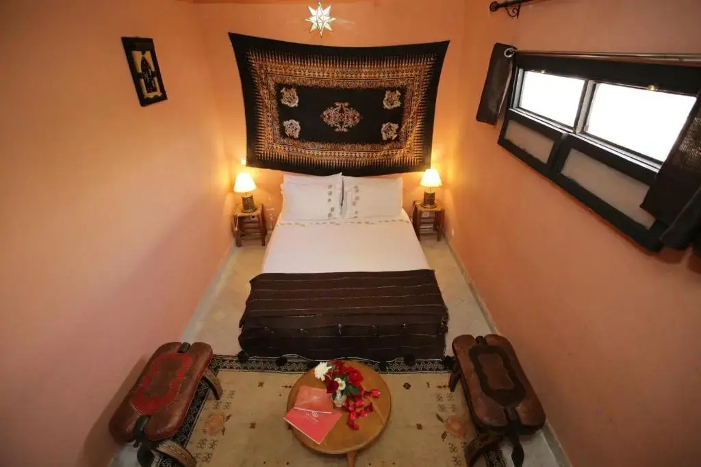 Photo - Riad white flowers